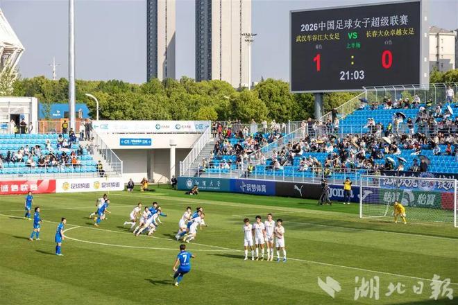 新主场正式启用！近8000个座位打造全新体育殿堂，首秀即斩获胜利引发广泛关注